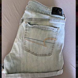 American Eagle midi Jean shorts size 14. Super stretch.